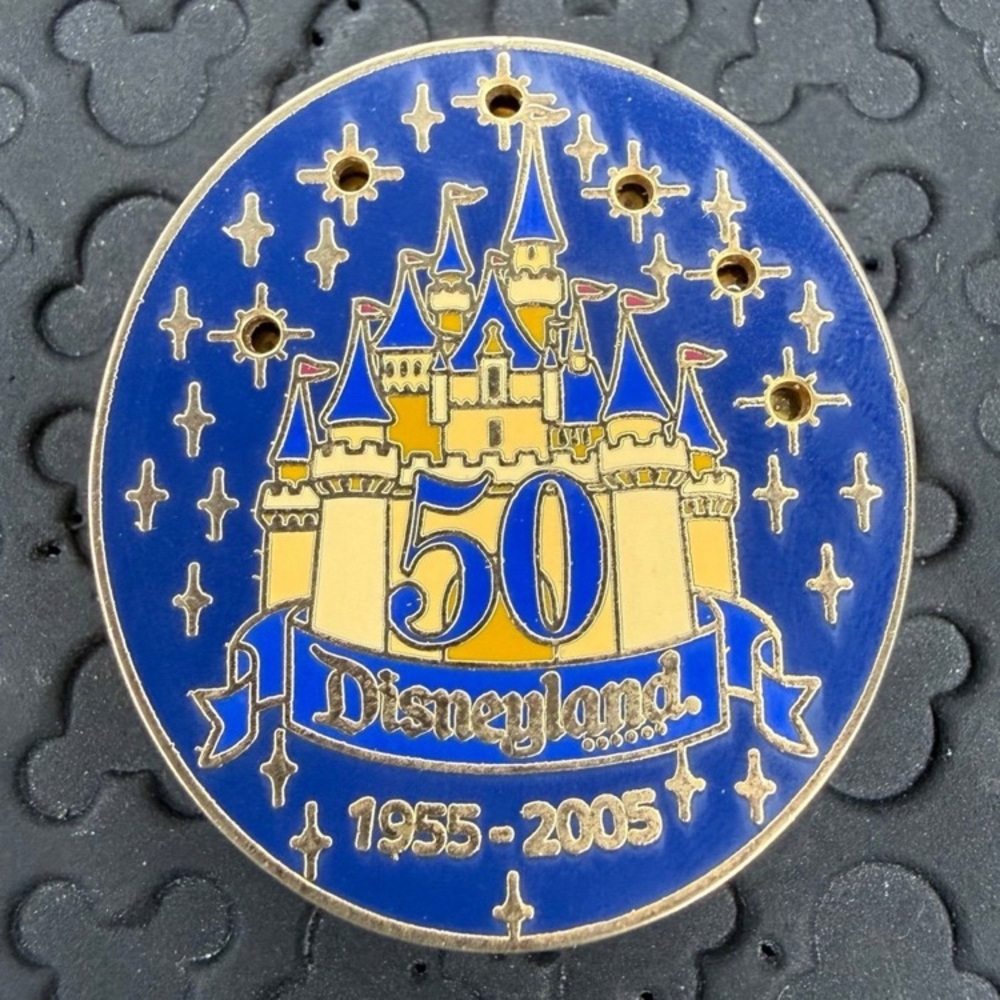 Disney parks Disneyland happiest homecoming sleeping beauty castle light up pin